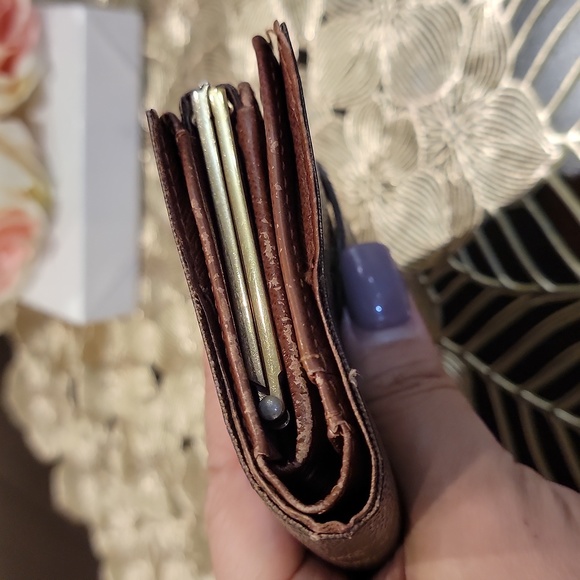 Authentic Louis Vuitton kisslock wallet - Picture 4 of 10